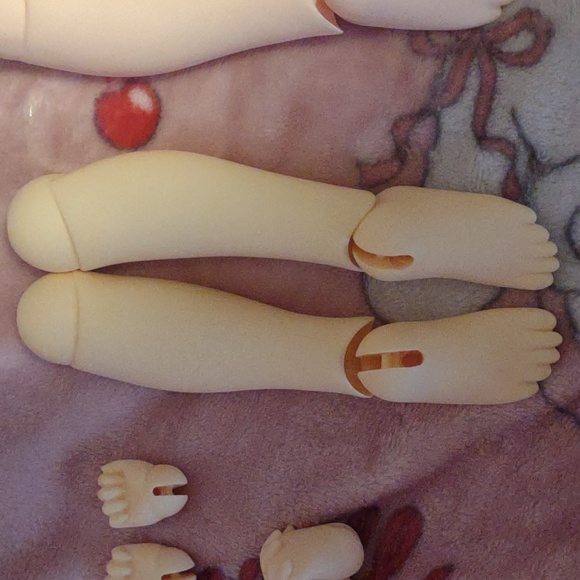 Puyoo kumako doll parts two legs with feet, hands, and eyes of different sizes - Picture 6 of 6